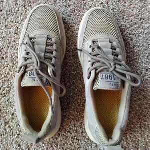 Momeca Casual Outdoor walking and adventure Sneakers NWOT